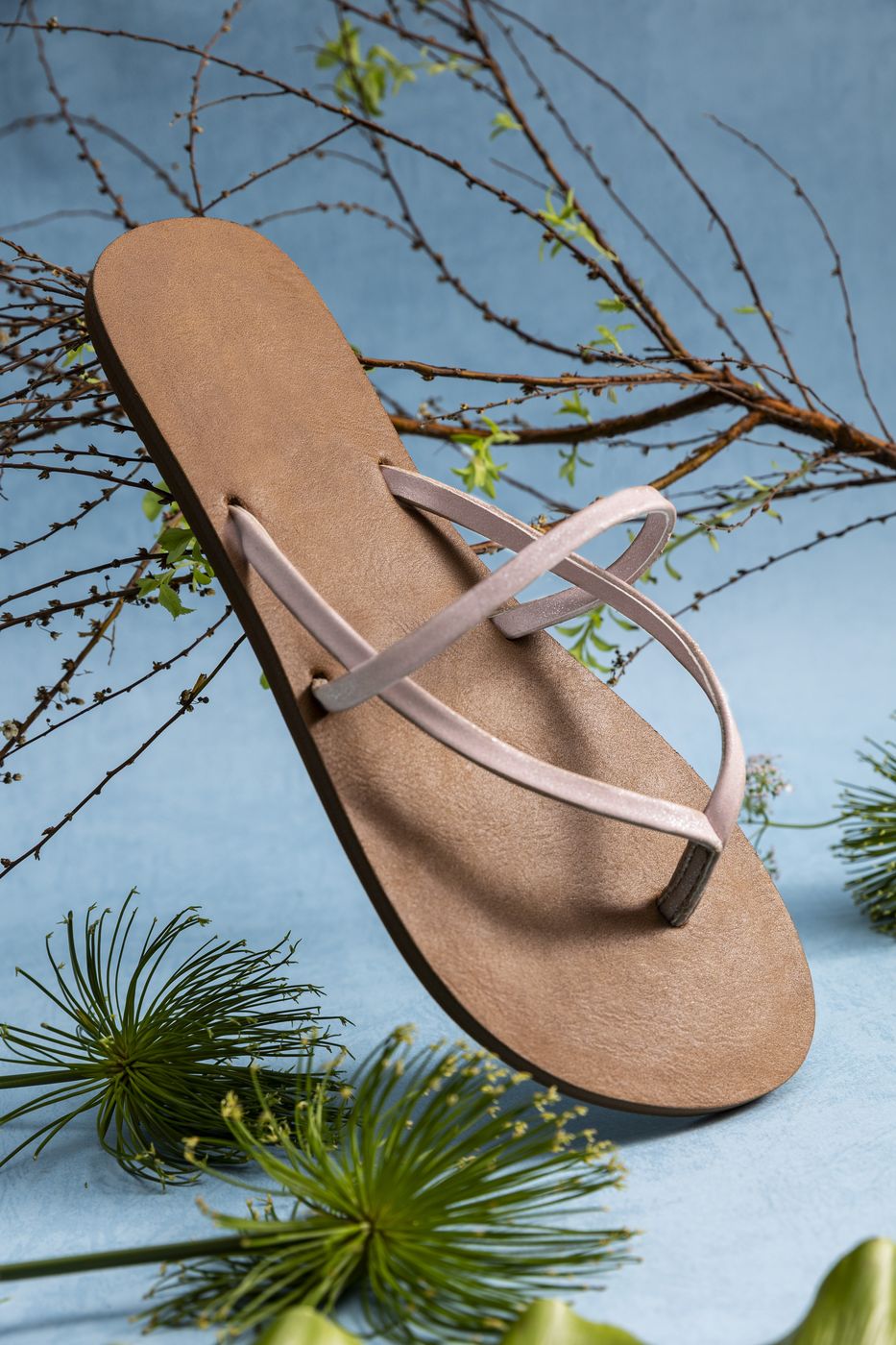 Strappy women's sandal